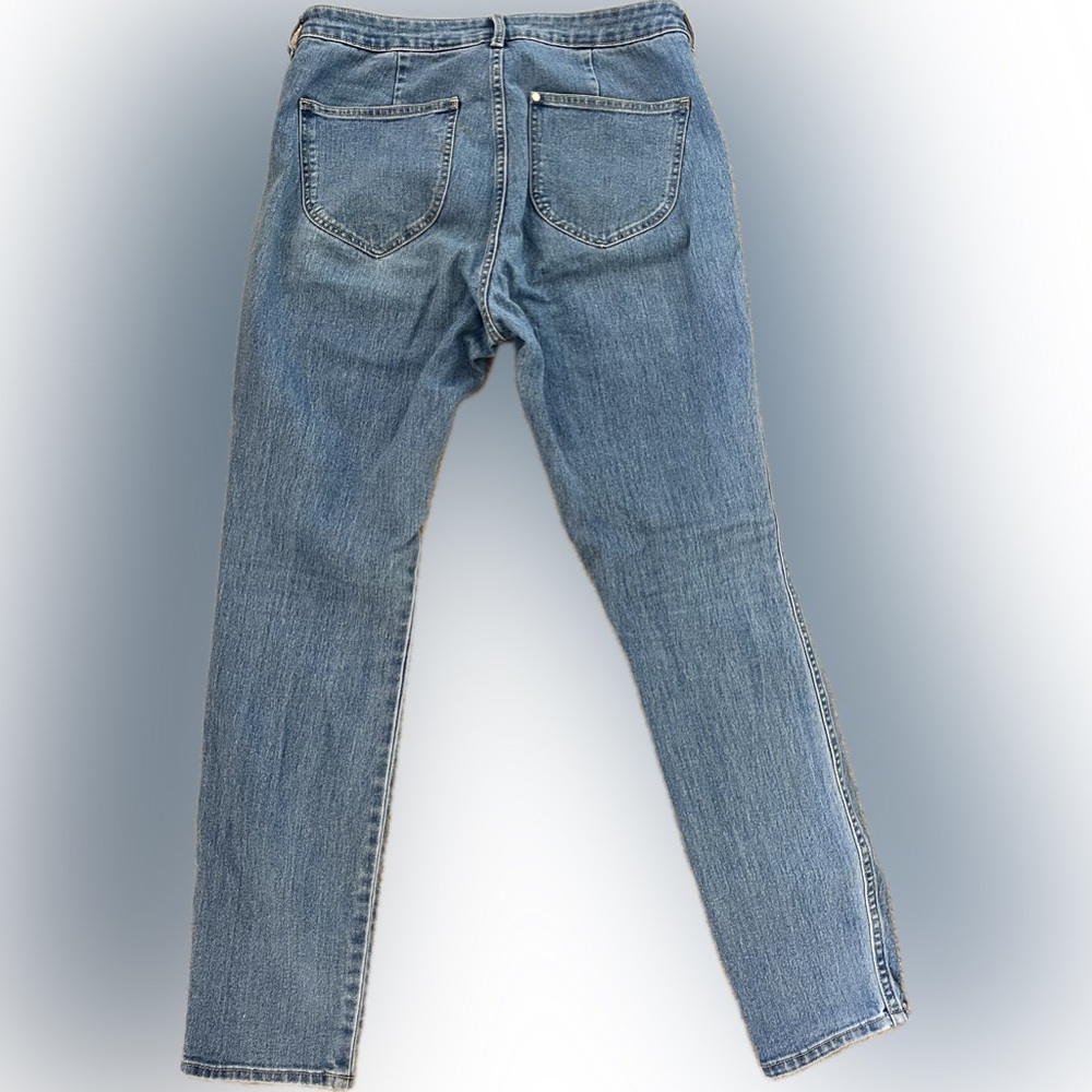 Jeans - Picture 3 of 4